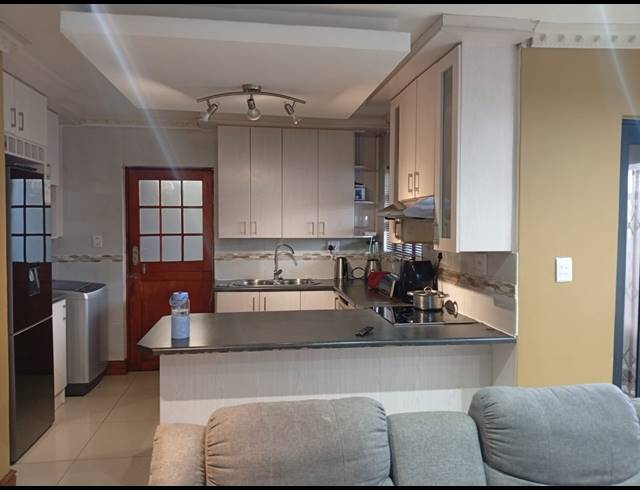 3 BEDROOM FREEHOLD FOR SALE IN ILITHA PARK